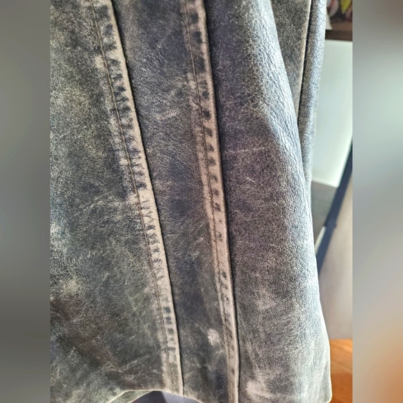 ❌️SOLD❌️ Vintage Distressed Leather Jacket - Picture 13 of 14